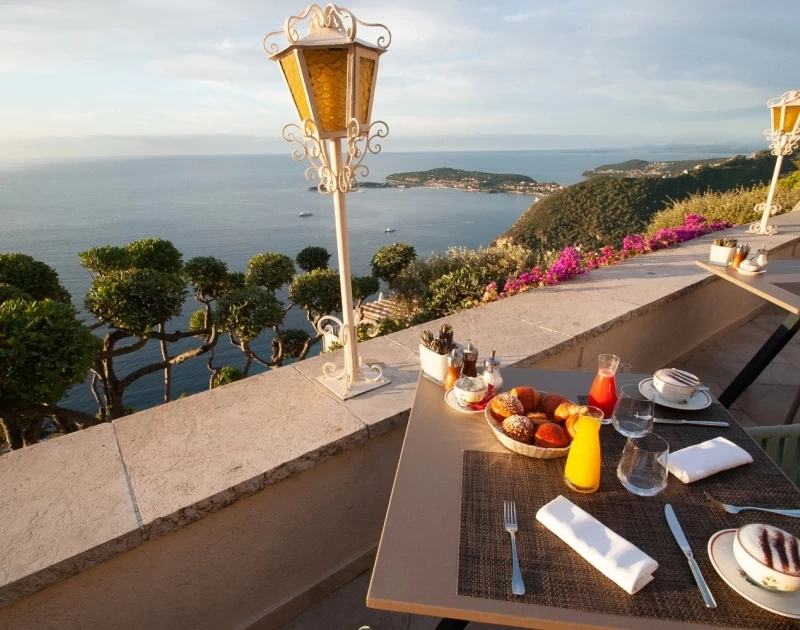 Bistronomic Experience in a Deluxe Room